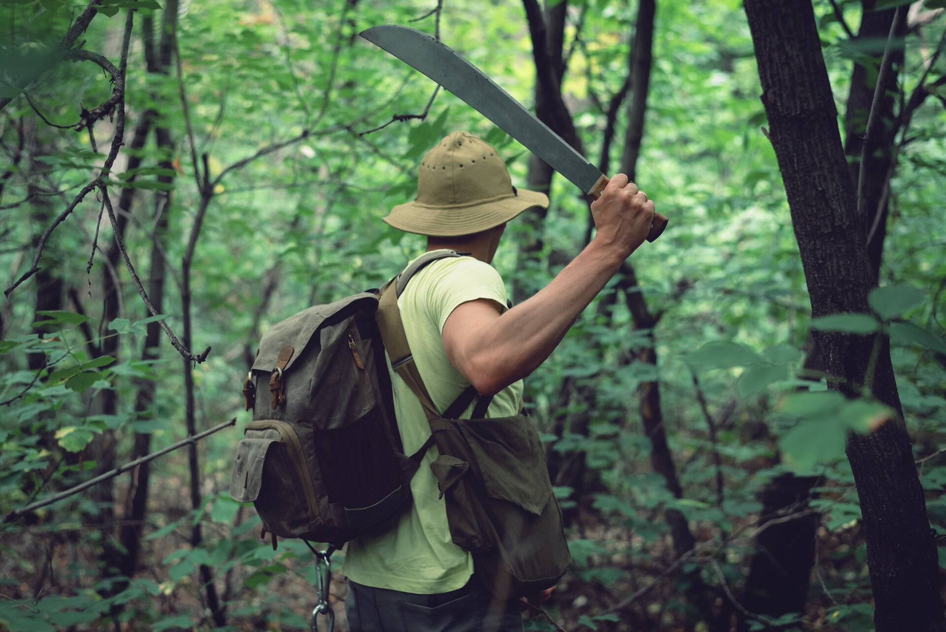 Machete im Wald